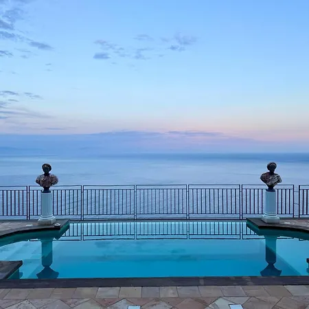 فيلة Sleeps 5 Pool