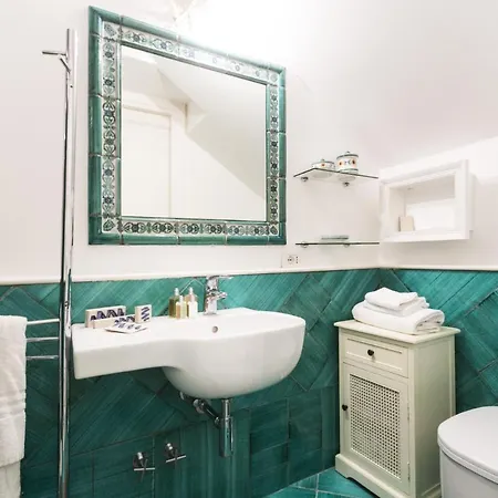 Sleeps 5 Pool Villa Praiano